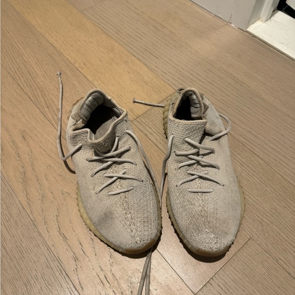 Adidas Yeezy Boost 350 V2 - Picture 2 of 10